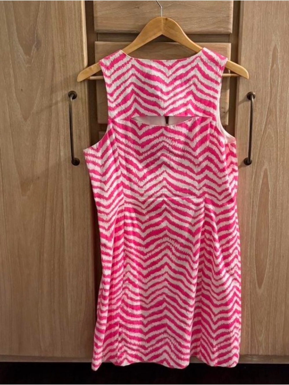 Lilly Pulitzer Size 12 Pink Chevron Front Zipper Keyhole Cutout Shift Dress - Picture 5 of 5